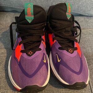 Brand new. Nike Kyrie 5. 10.5